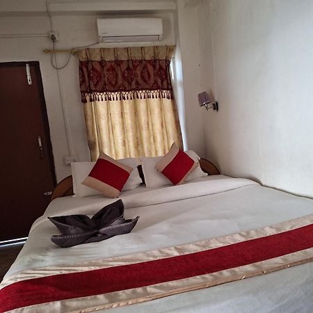 Hotel Shiva'S Dream Sauraha Bagian luar foto