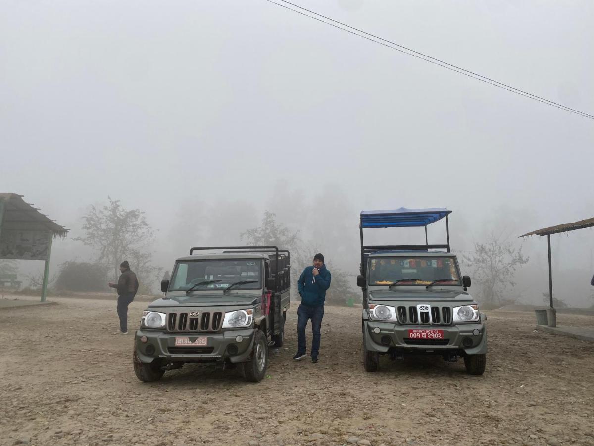 Hotel Shiva'S Dream Sauraha Bagian luar foto