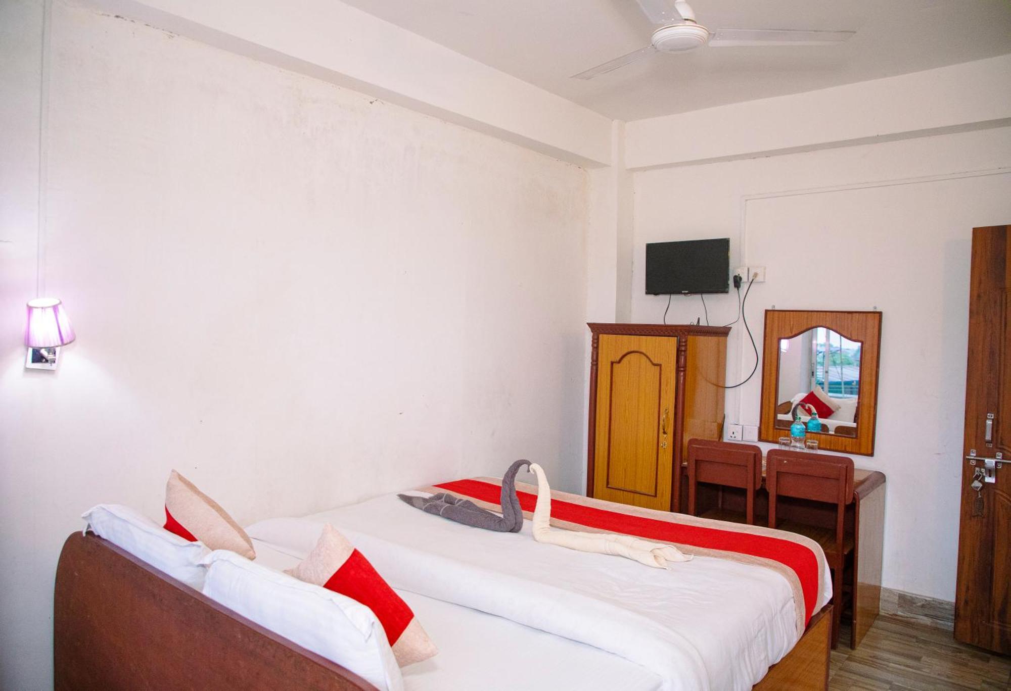 Hotel Shiva'S Dream Sauraha Bagian luar foto