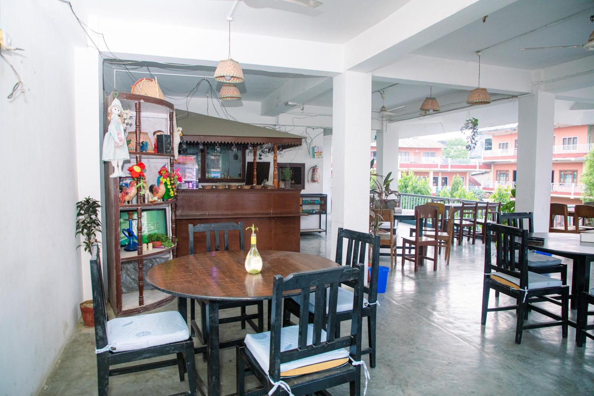 Hotel Shiva'S Dream Sauraha Bagian luar foto