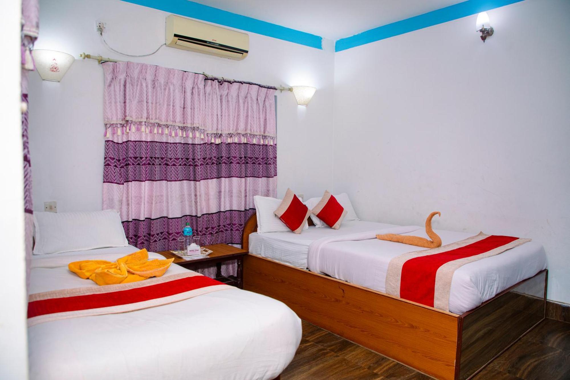 Hotel Shiva'S Dream Sauraha Bagian luar foto