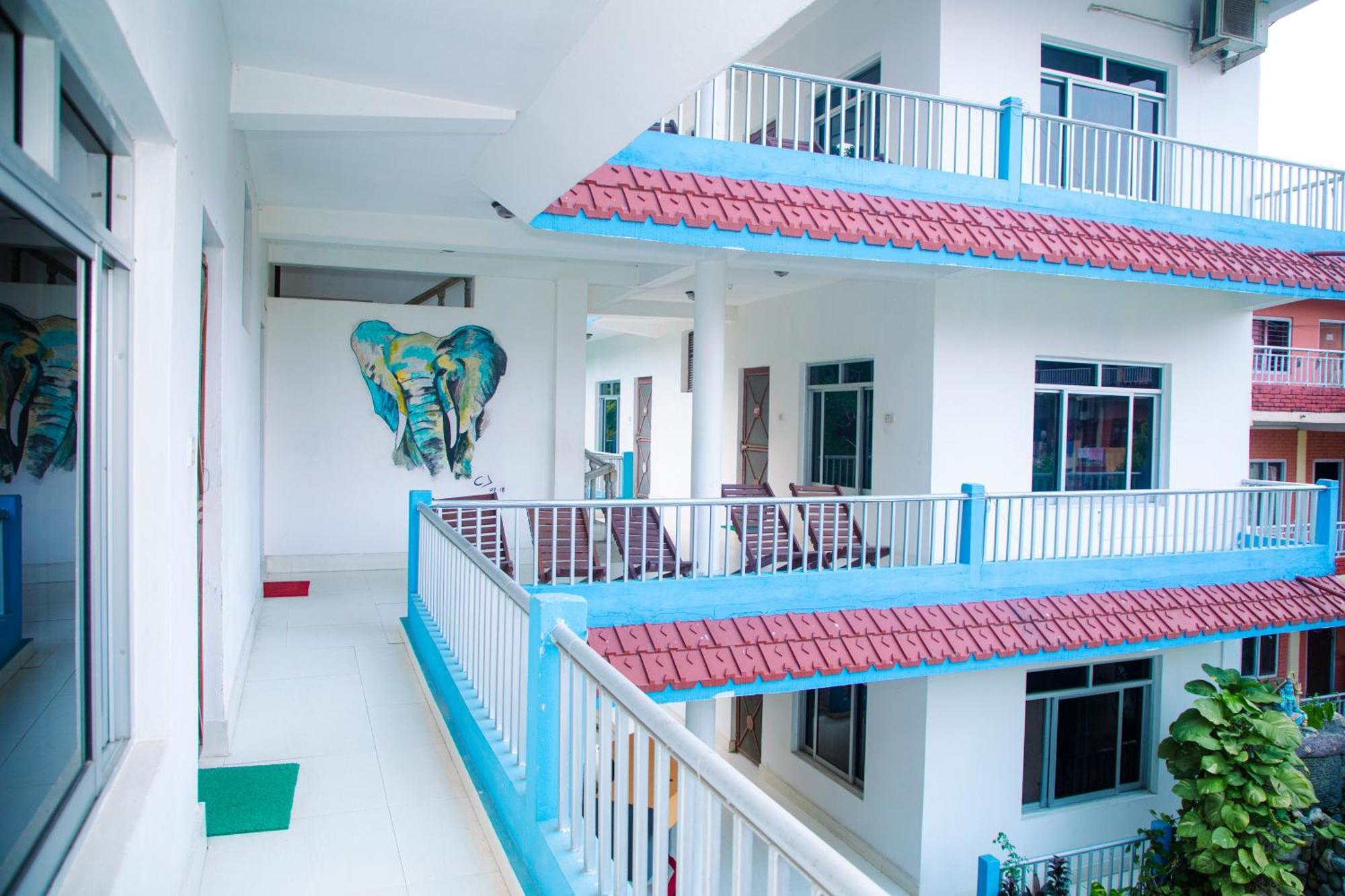 Hotel Shiva'S Dream Sauraha Bagian luar foto