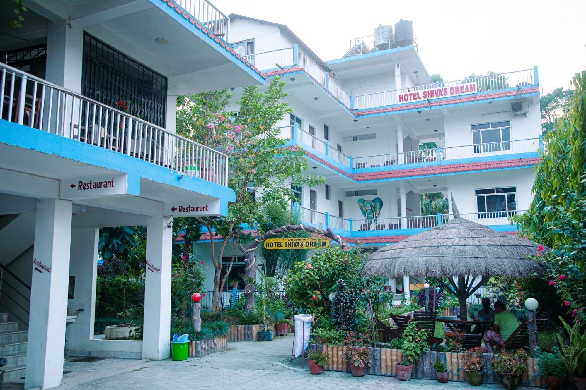 Hotel Shiva'S Dream Sauraha Bagian luar foto