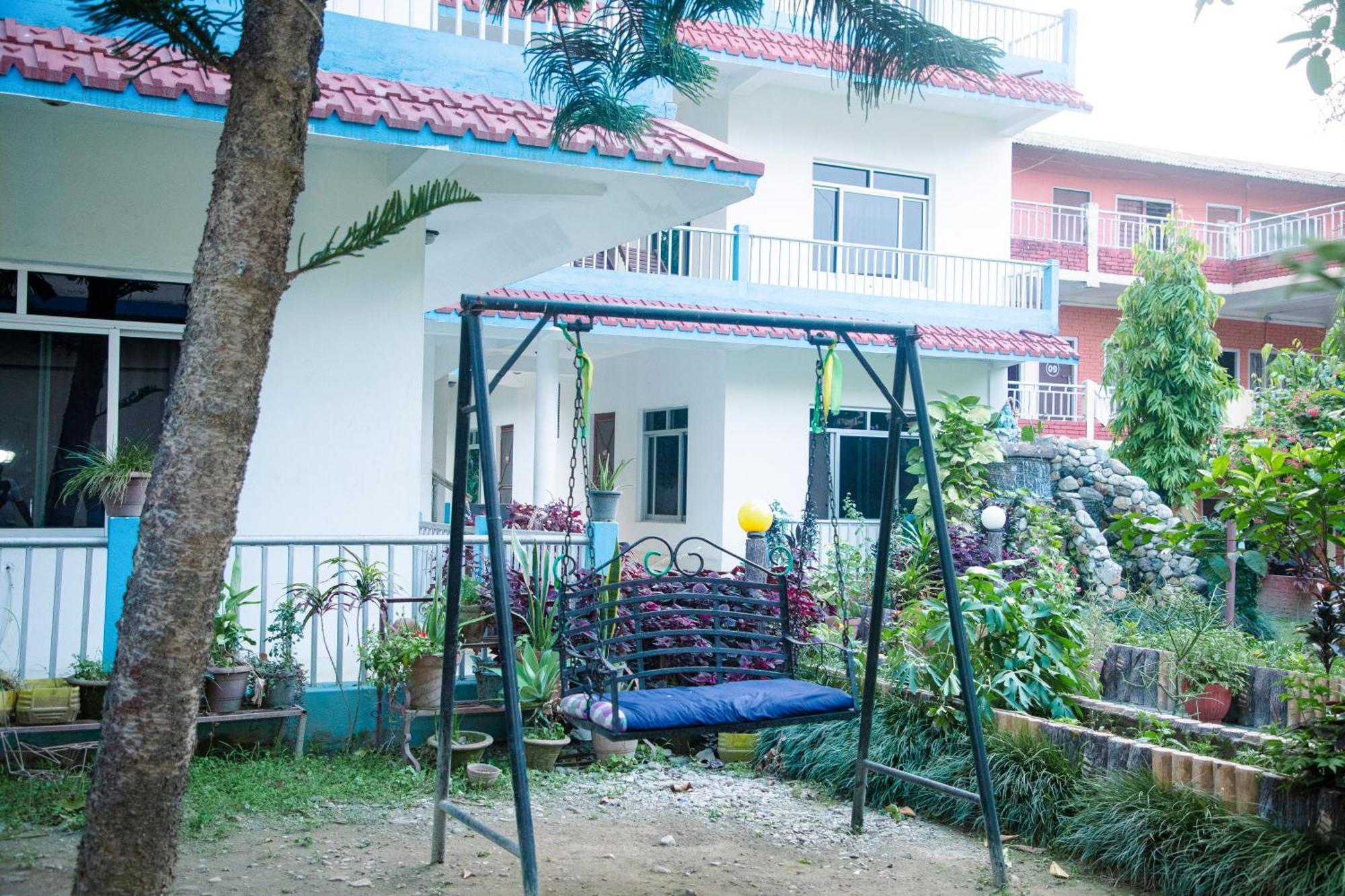 Hotel Shiva'S Dream Sauraha Bagian luar foto