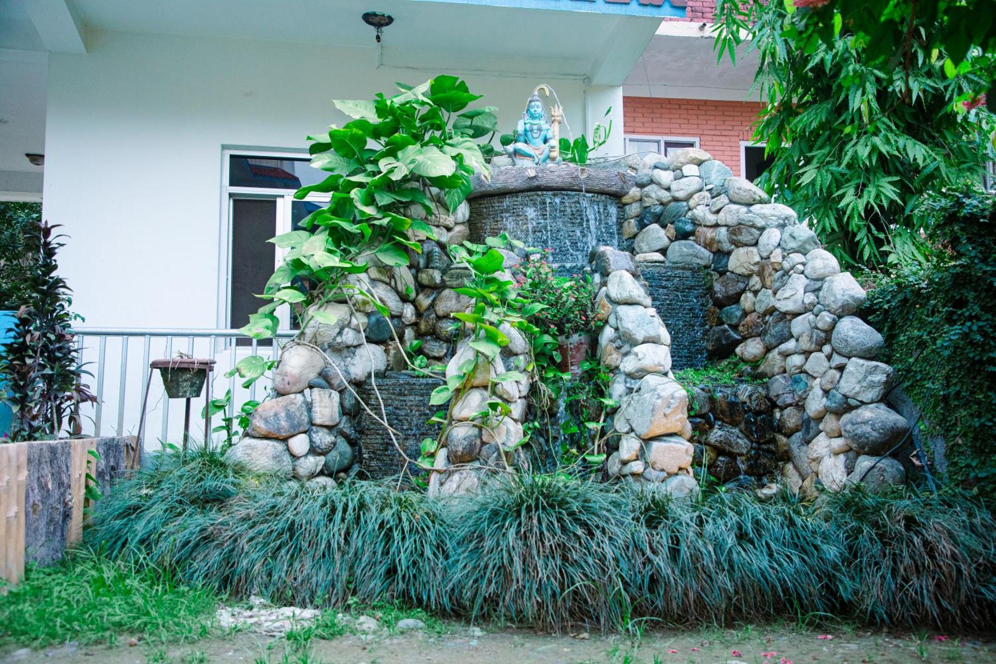 Hotel Shiva'S Dream Sauraha Bagian luar foto
