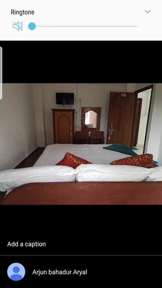 Hotel Shiva'S Dream Sauraha Bagian luar foto