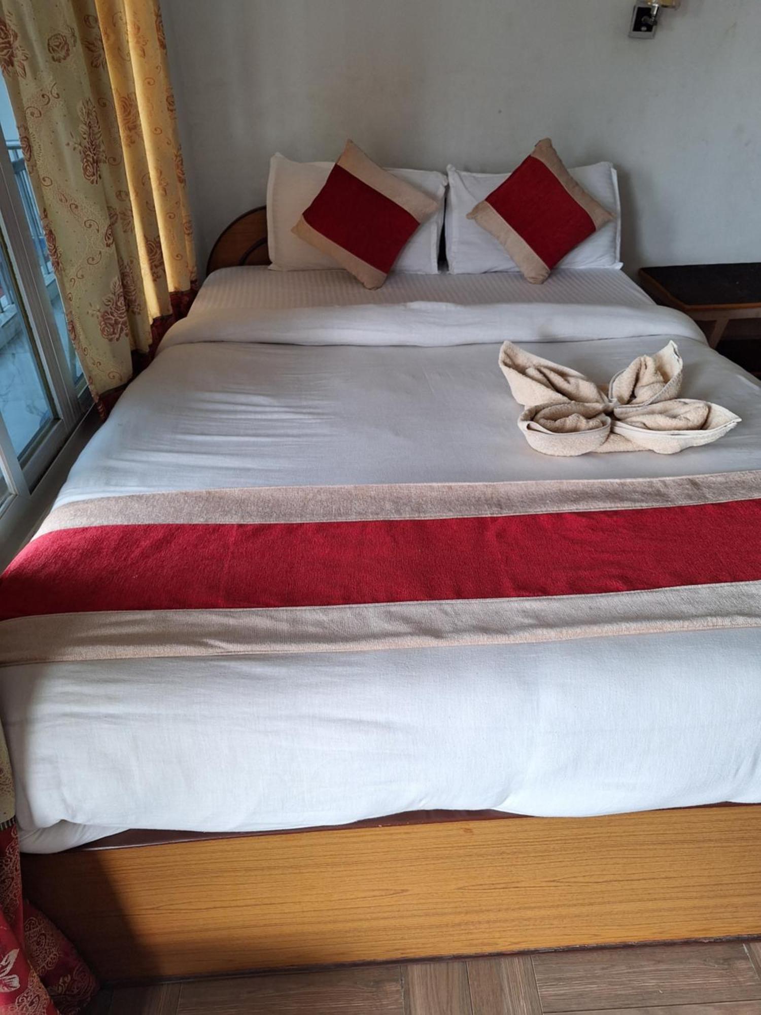 Hotel Shiva'S Dream Sauraha Bagian luar foto
