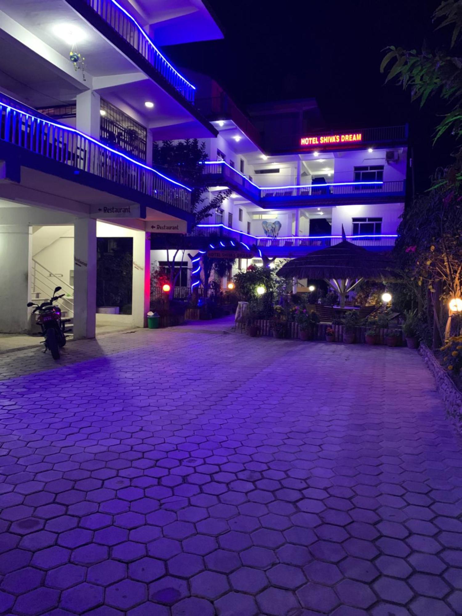 Hotel Shiva'S Dream Sauraha Bagian luar foto