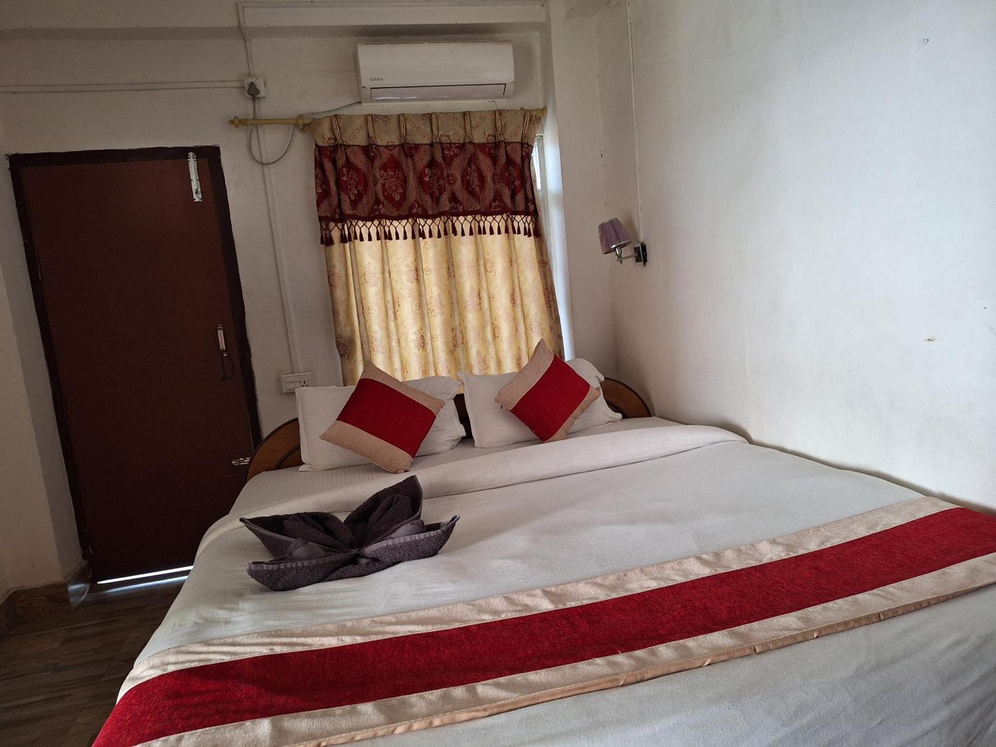 Hotel Shiva'S Dream Sauraha Bagian luar foto