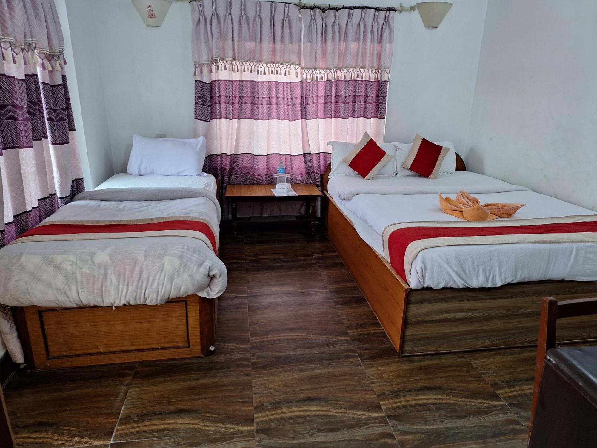 Hotel Shiva'S Dream Sauraha Bagian luar foto