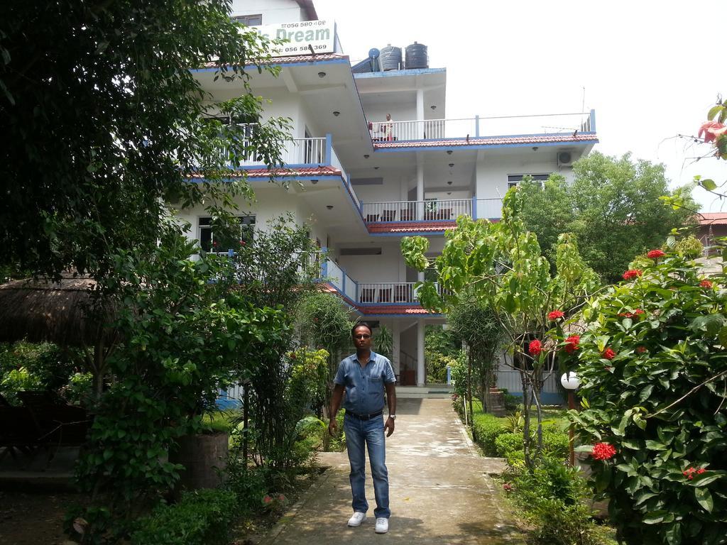 Hotel Shiva'S Dream Sauraha Bagian luar foto