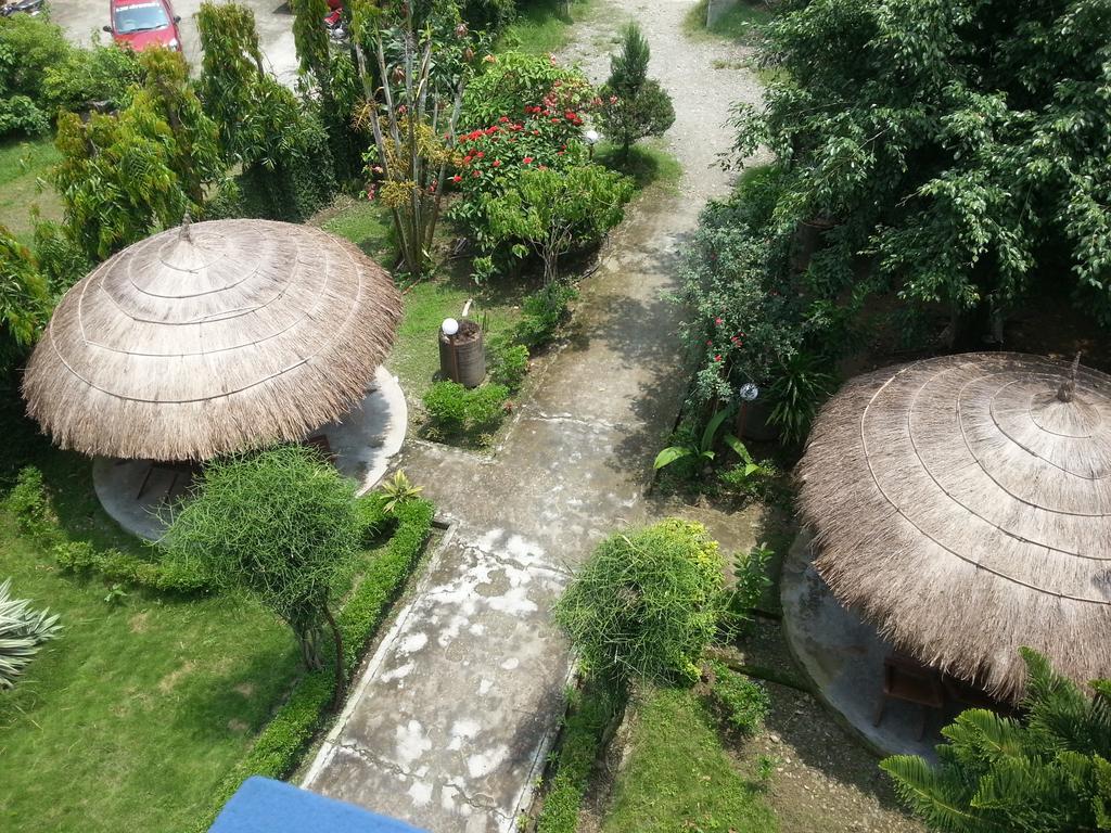 Hotel Shiva'S Dream Sauraha Bagian luar foto