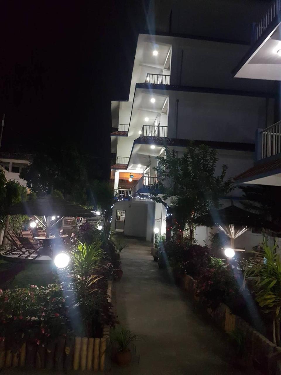 Hotel Shiva'S Dream Sauraha Bagian luar foto