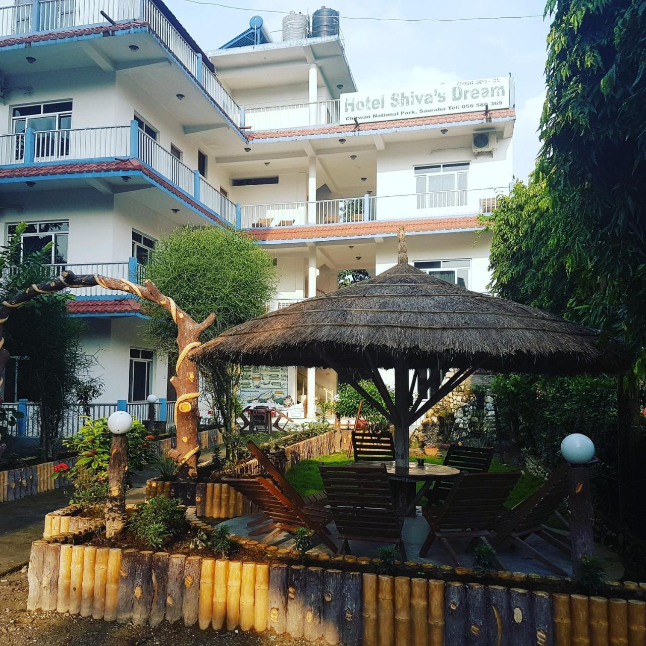 Hotel Shiva'S Dream Sauraha Bagian luar foto